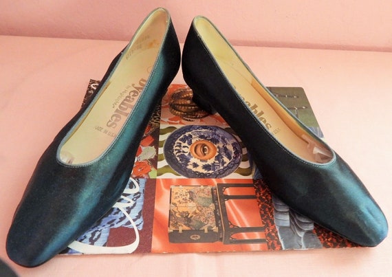 Vintage 1990s Green Satin Dyeables Heels Pumps Sh… - image 1