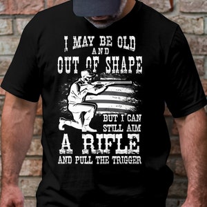 T-shirt graphique amusant tireur à la carabine - Vieux et déformé