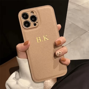 Gepersonaliseerde leren iPhone-hoes voor iPhone 16, 15, 14, 13, 12 Pro Max. Initialen Monogram Telefoonhoesje Cadeau-idee voor haar. Gepersonaliseerde luxe telefoonhoesje.