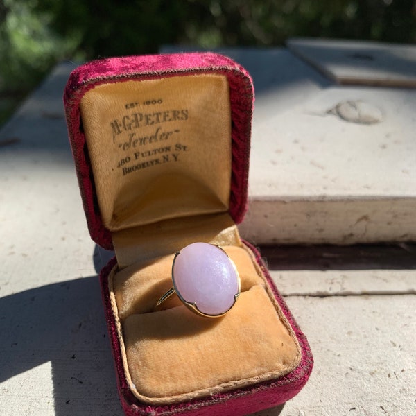 Vintage 14K Gold Lavender Jade Cabochon Ring