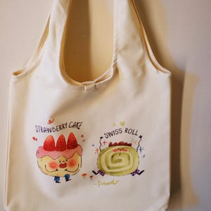 Bolsa de tela con tarta de fresa y brazo de gitano – Bonita bolsa de lona ilustrada – Bolsa reutilizable para la compra – Diseño de postre kawaii – Regalo para amantes de la gastronomía