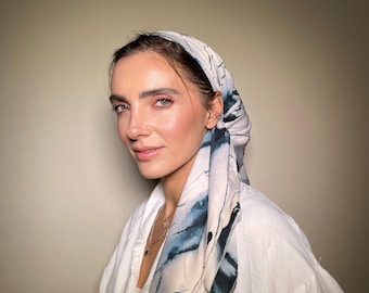 A beautiful square headband