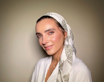 A beautiful square headband
