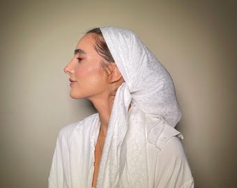 A beautiful square headband
