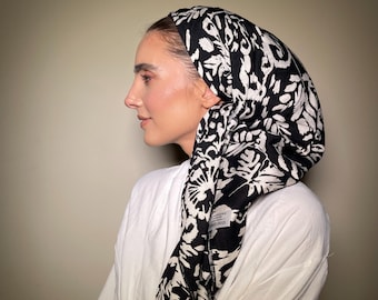A beautiful square headband