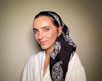 A beautiful square headband