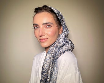A beautiful square headband