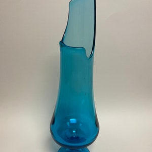 LE Smith Swung Vase
