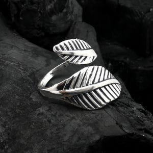 Bohemian Silver FERN Leaf Knuckle Ring, Silver Knuckle Midi fern leaf ring, Silver Stackable Ring, Silver Adjustable Ring Leaf Ring Adujust