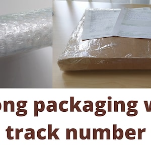 K&ouml;nnte beinhalten: Ein brauner Karton, der in durchsichtige Plastikfolie verpackt ist und innen mit Luftpolsterfolie ausgekleidet ist. Der Karton steht auf einer Holzoberfl&auml;che. Der Karton hat ein wei&szlig;es Etikett mit Text darauf. Der Text auf dem Etikett ist verschwommen und nicht lesbar.  Die Bildunterschrift lautet "Robuste Verpackung mit Sendungsverfolgungsnummer".