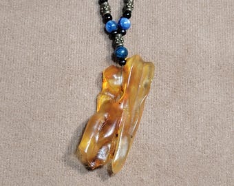 Amber pendant necklace