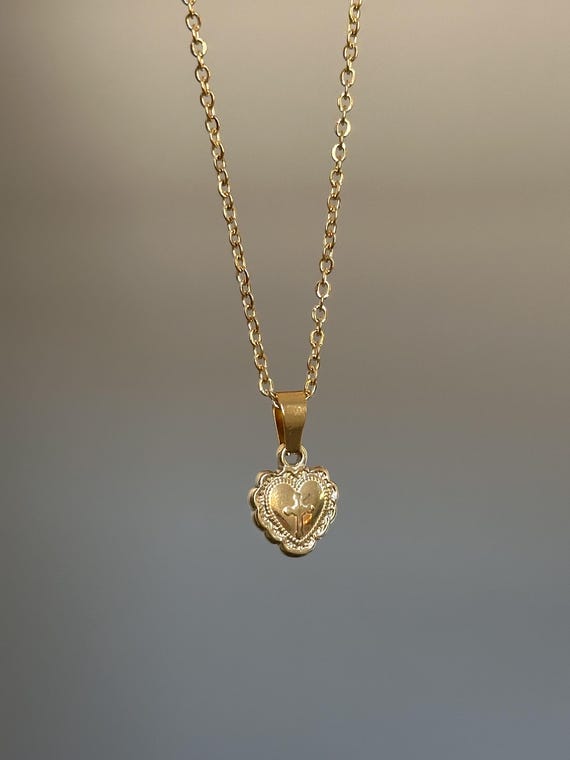 MOMOL Collana a forma di cuore iniziale, in acciaio inossidabile placcato oro 18 carati, piccola collana con ciondolo a forma di cuore, collana con ciondolo a forma di cuore, per ragazze (J