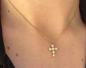 18k Gold Dainty Pearl Cross Pendant Necklace Stainless Steel Cross Pearly Y2K Unisex Jewelry Customizable Oval Link Chain Gift Keachains