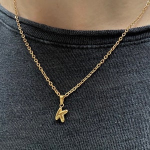 Collar de cadena chapada en oro con letra mini de burbuja y inicial abultada de acero inoxidable, collar personalizado con letra abultada, regalo personalizado hecho a mano
