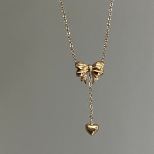 Collar con colgante de corazón con lazo pequeño, cadena de eslabones con colgante de corazón hinchado, oro de 18 quilates, acero inoxidable, joyería con lazo, regalo de estilo cottagecore.