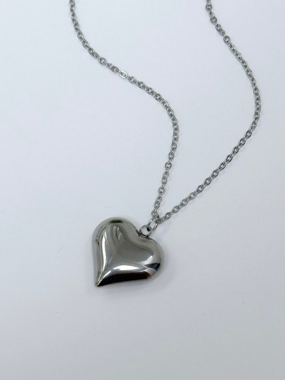 Silver puff 2024 heart necklace