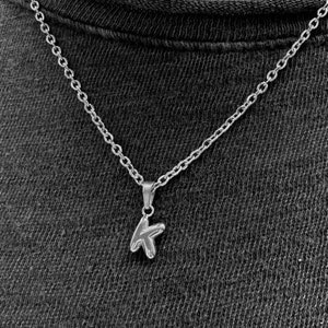 Collar de cadena de acero plateado con letra de burbuja en miniatura, collar personalizado con inicial abultada de acero inoxidable, regalo personalizado hecho a mano