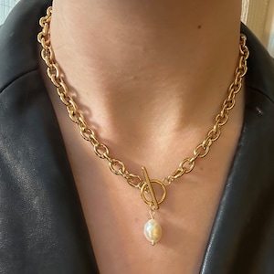 Gold Chunky Chain Toggle Necklace with Freshwater Pearl Pendant