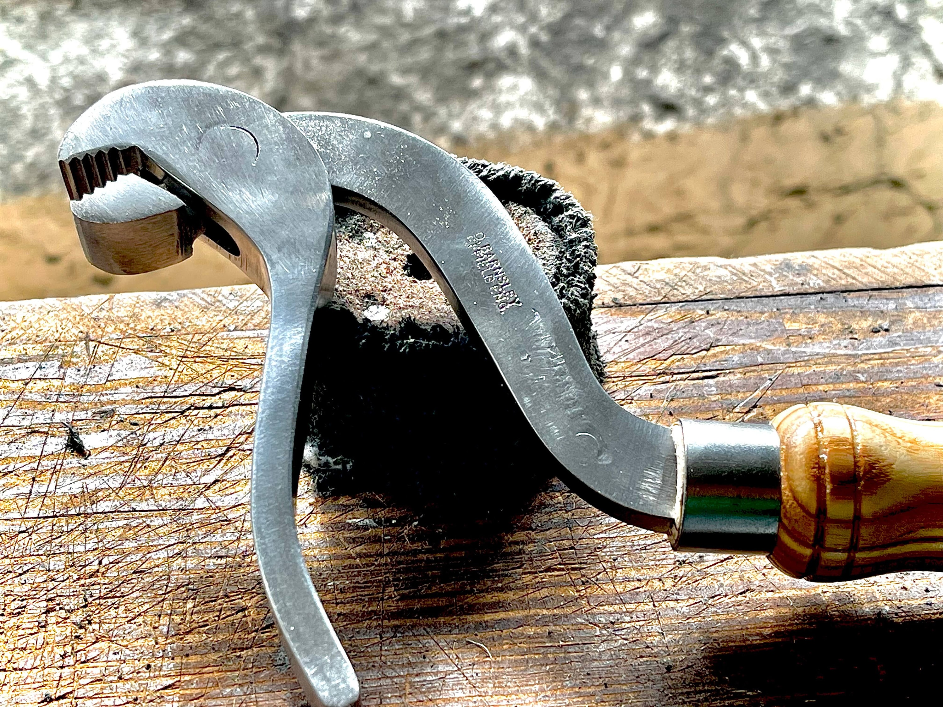 Bulldog pliers deals