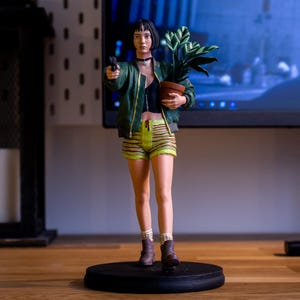 Mathilda 7.9&#39;&#39; Resin Statue , Leon:The Professional, Handmade painting, Gift for Her, Collectible Item, Birthday, 3D Printed, Great Quality