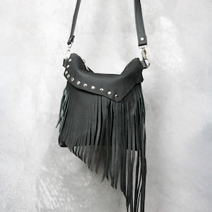 Petit sac crossbody à franges en cuir avec clous, sac à main crossbody en cuir fait main, sac Boho unique, sac à main Boho Leather Cross body, sac Fringe