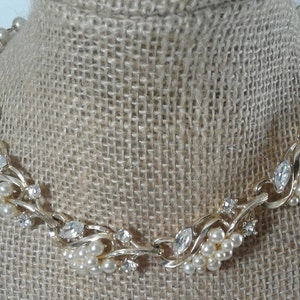 Beautiful Gold Tone, Pearl, Clear Rhinestone Necklace STAR Brand (A4).This is a beautiful Neacklace and is in Great Condition!! 18 Inches