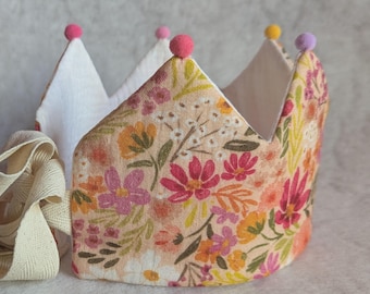 Birthday crown: "Hola"