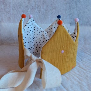 Födelsedagskrona "Konfetti" broderad