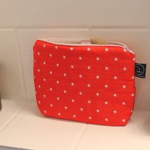 Kulturbeutel Damen rot, Sterne Rot Kosmetiktasche, Hochwertige Kulturtasche, Schminktasche klein, Windeltasche abwaschbar, Reiseetui Lehrer