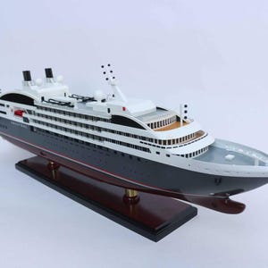 L’Austral Cruise Ship Model 27.9&quot;: Red & Grey Holiday Decoration
