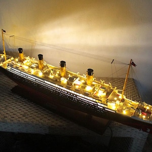 Titanic toy that sinks - Etsy 日本