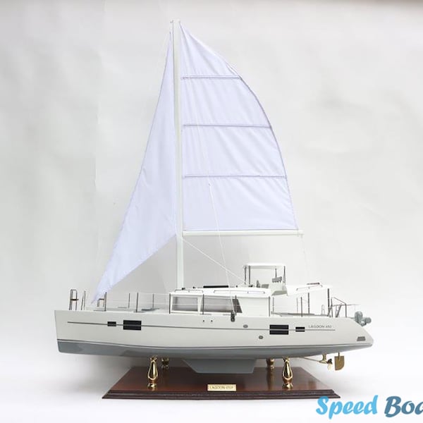 Yate modelo catamarán Lagoon 450F: Decoración moderna de velero (27,5")