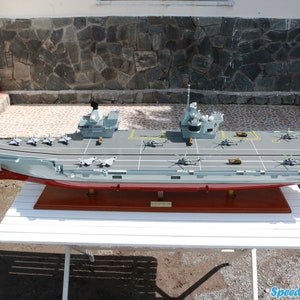 HMS Queen Elizabeth Aircraft Model Ship 39.3″ - Holiday Decoration & Gift