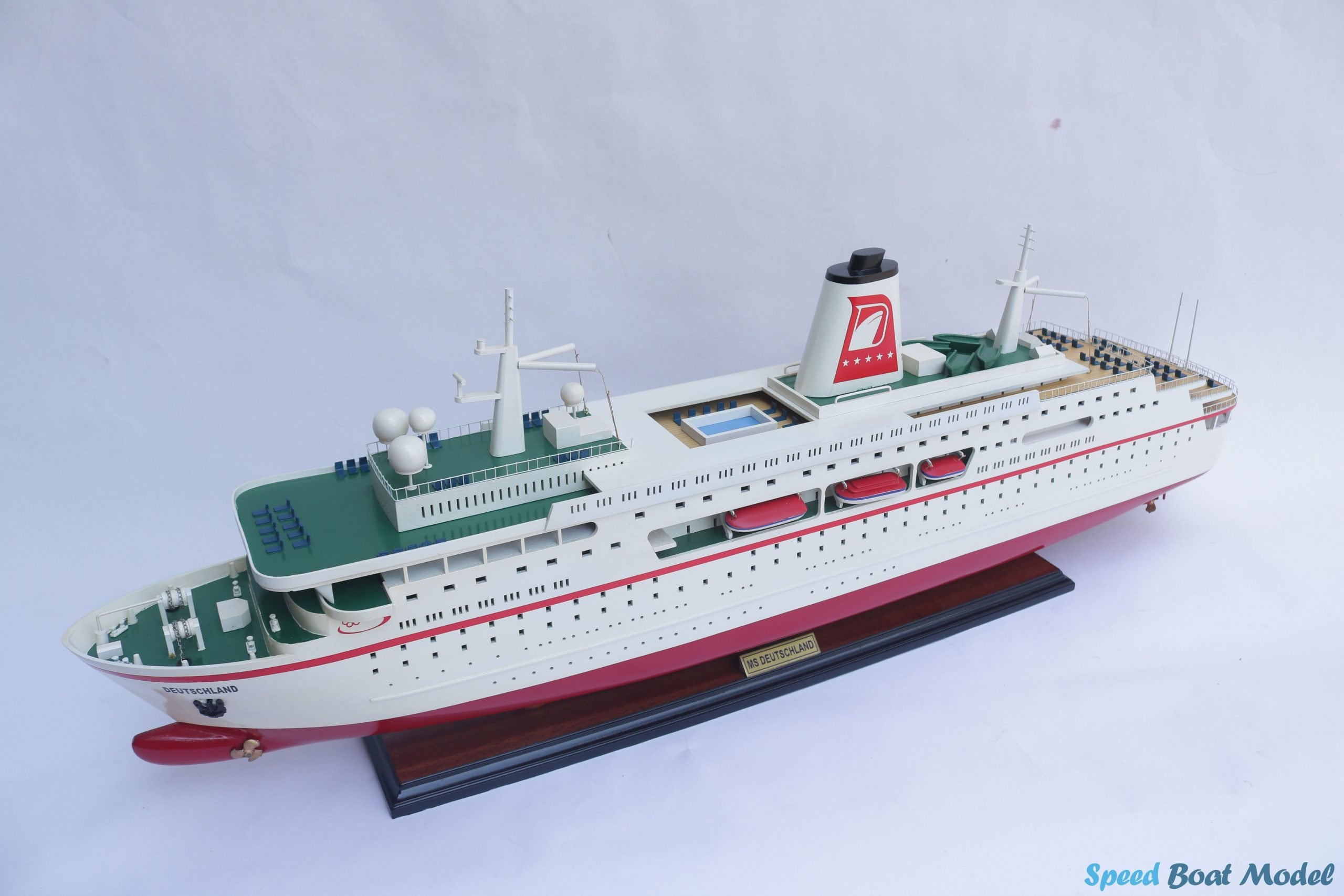 Ms. Deutschland クルーズ船模型 34.2インチ – オーシャンライナーの
