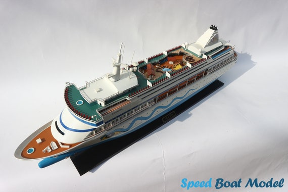 アイーダ・ヴィータ クルーズ船模型 31.5インチ - ホリデー