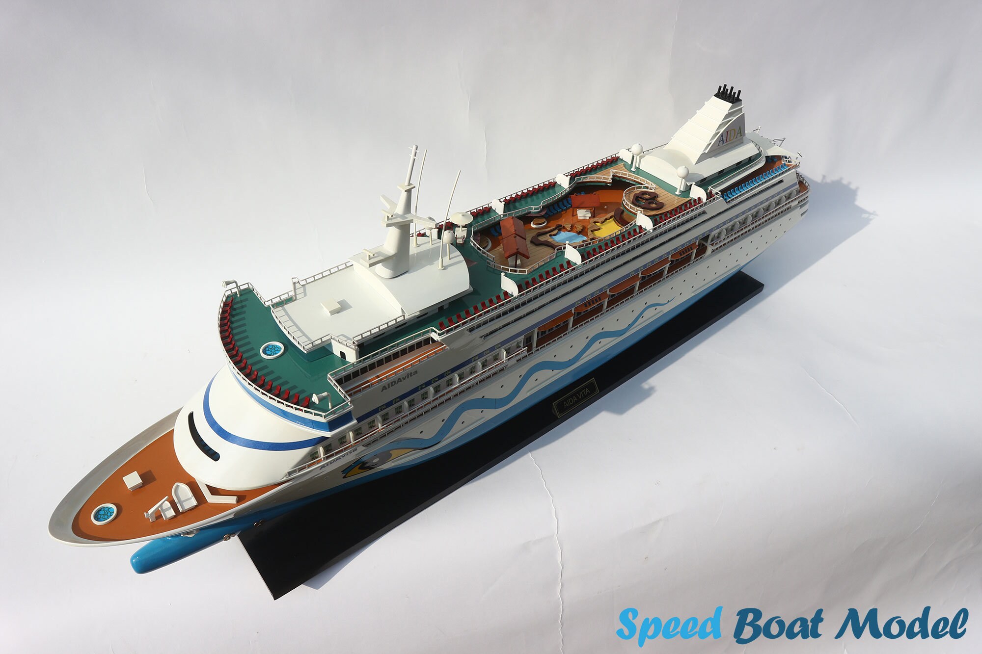 アイーダ・ヴィータ クルーズ船模型 31.5インチ - ホリデー