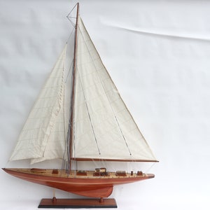 Endeavour Sailing Boat Model: 1934 America Cup Replica, 19.6&quot;