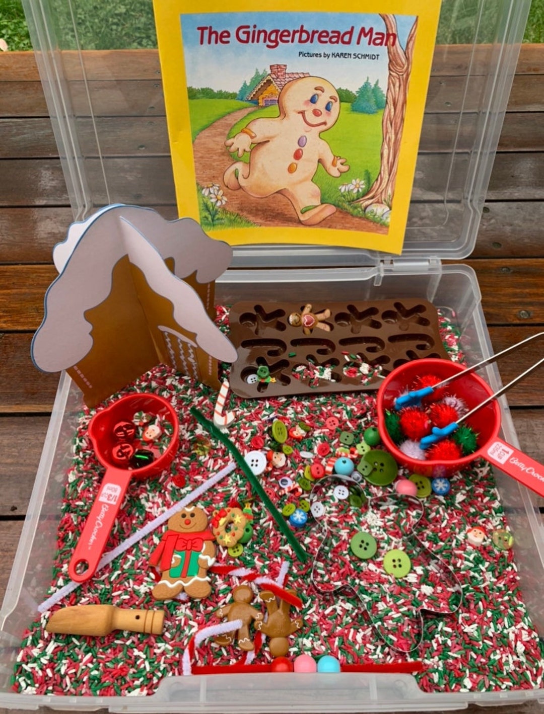 Holiday Sensory Bins That Teach - Christmas, Gingerbread, Kwanzaa, & More!  - Pocket of Preschool