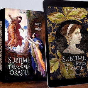 Może przedstawiać: Książka i tablet wyświetlają "Sublime Thresholds Oracle" autorstwa Urania Press. Okładka książki przedstawia obraz postaci w powłóczystych szatach. Tablet pokazuje portret z kwiatowymi akcentami. Widoczne są również słowa "Gods & Magic".