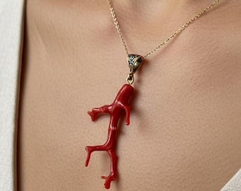 Colgante de rama de coral rojo: latón bañado en oro, piedra preciosa natural