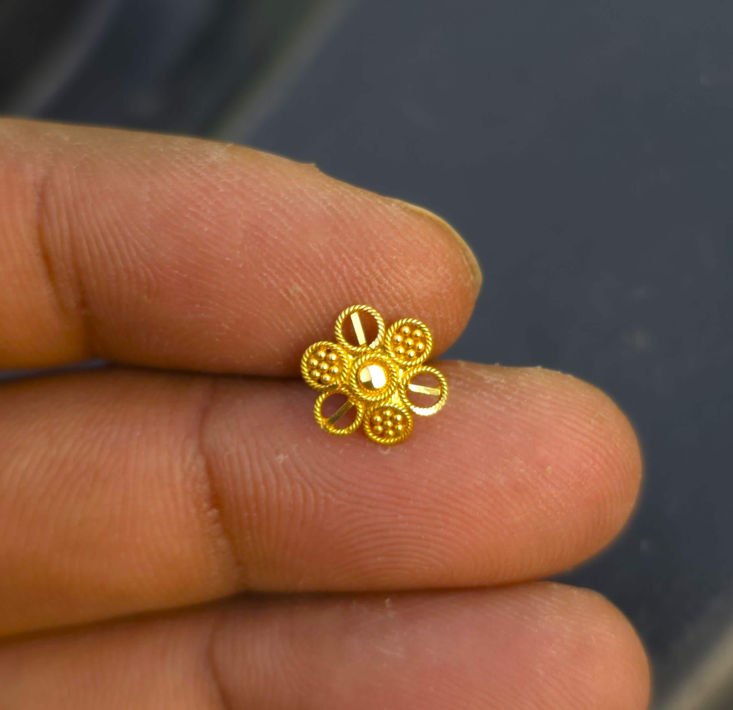 22Kゴールドフラワーノーズスタッド：インドのフィリグリーノーズピン