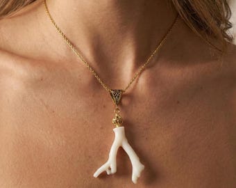 Pendentif branche de corail blanc : breloque mer Méditerranée en plaqué or