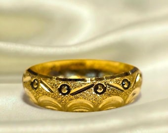 Alianza de boda de oro de 22 quilates, anillo unisex con textura y corte de diamante, joyería india