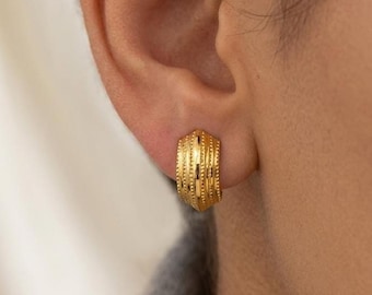 Pendientes de oro macizo de 22 quilates para mujer, pendientes de oro texturizados hechos a mano, joyería minimalista de oro de 22 quilates, pendientes de oro indios, regalo para él