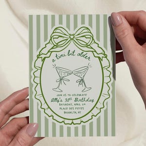 Invitación de cumpleaños editable con temática de Martini (plantilla editable de Canva)