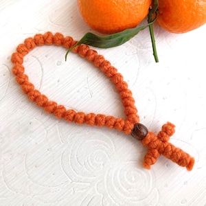 prayer rope: pumkin color pocket size Greek komboskini 33 knots