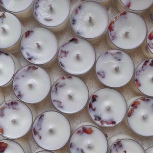 Velas de té de soja con aroma a rosas - Juego de 6 velas florales, regalo romántico para el autocuidado, fragancia para el hogar ideal para spa y relajación. imagen 8