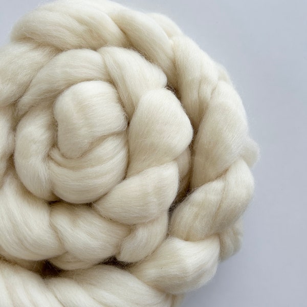 Roving for spinning, undyed roving, Corriedale roving, wool roving for spinning, wool roving for felting, roving for arm knitting