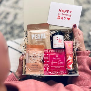Valentine&#39;s Day Hamper, Valentines gifts for her, Valentines gift box, valentine&#39;s gifts for wife