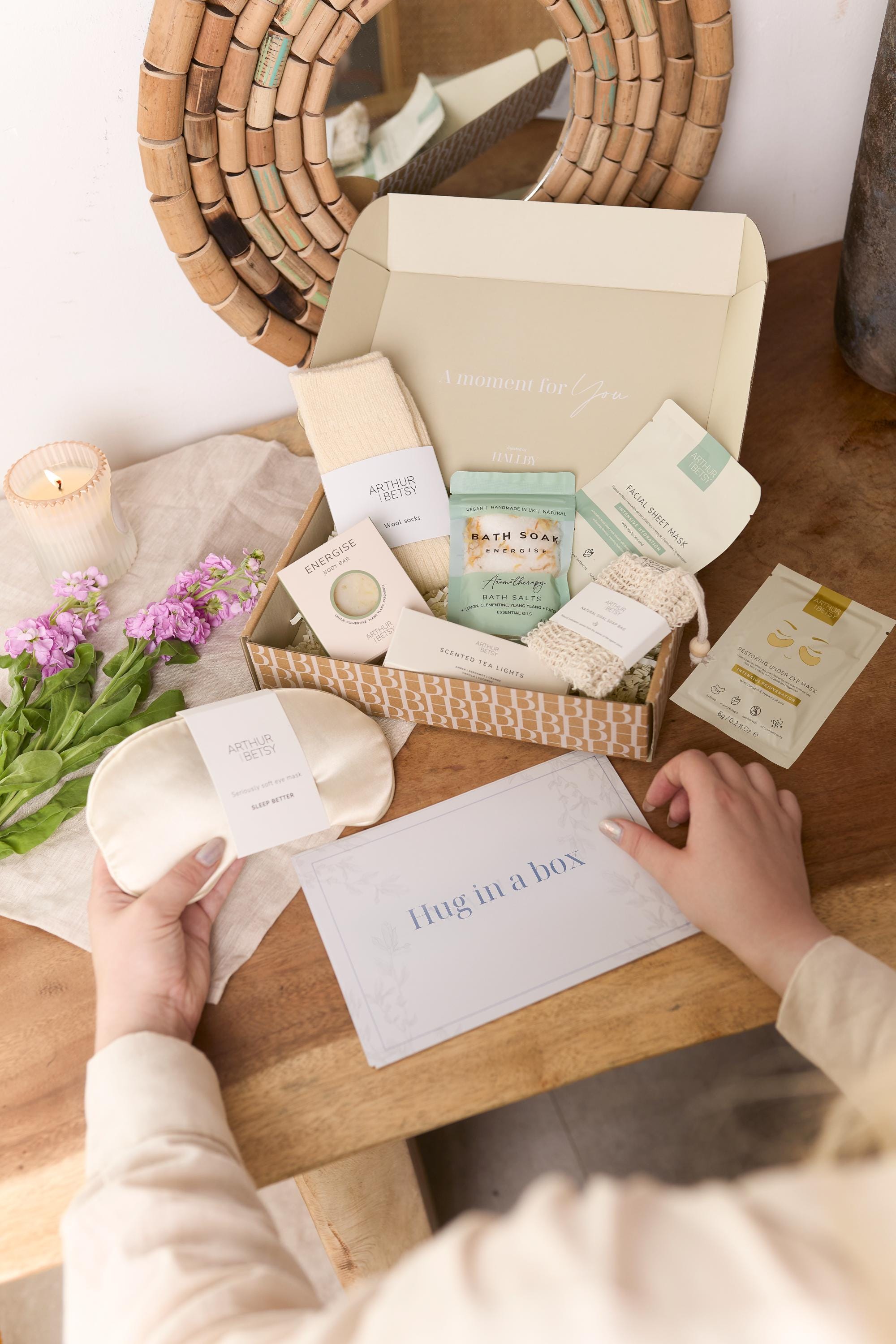 Self Care Hamper Personalizzato Spa Pamper Box, Gift Box Per Il Suo Compleanno, Hug In A Box, Mothers Gift Hamper - Best Friend Gifts, New Mum - Italia - Foto 4